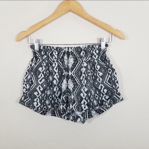 American Eagle Outfitters Pants - American Eagle Aztec Paper Bag Shorts Size 00